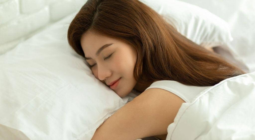 Nghỉ mắt hợp lý và giảm thời gian sử dụng màn hình có thể hỗ trợ giảm nhức mỏi mắt