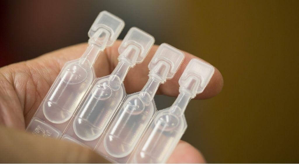 Nước mắt nhân tạo chỉ nên được lựa chọn phù hợp với tình trạng khô mắt và hướng dẫn chuyên môn