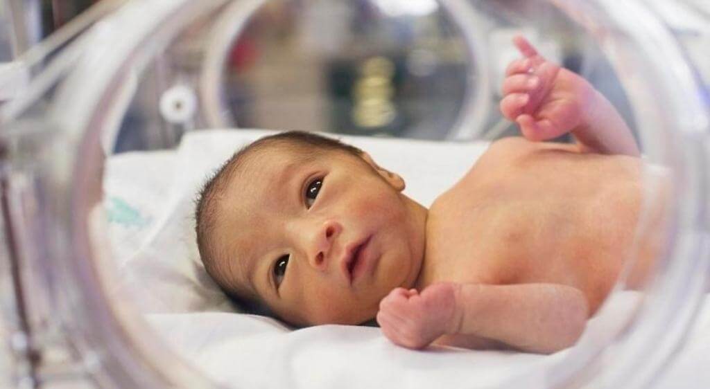 Trẻ sinh non hoặc nhẹ cân cần được theo dõi thị giác định kỳ