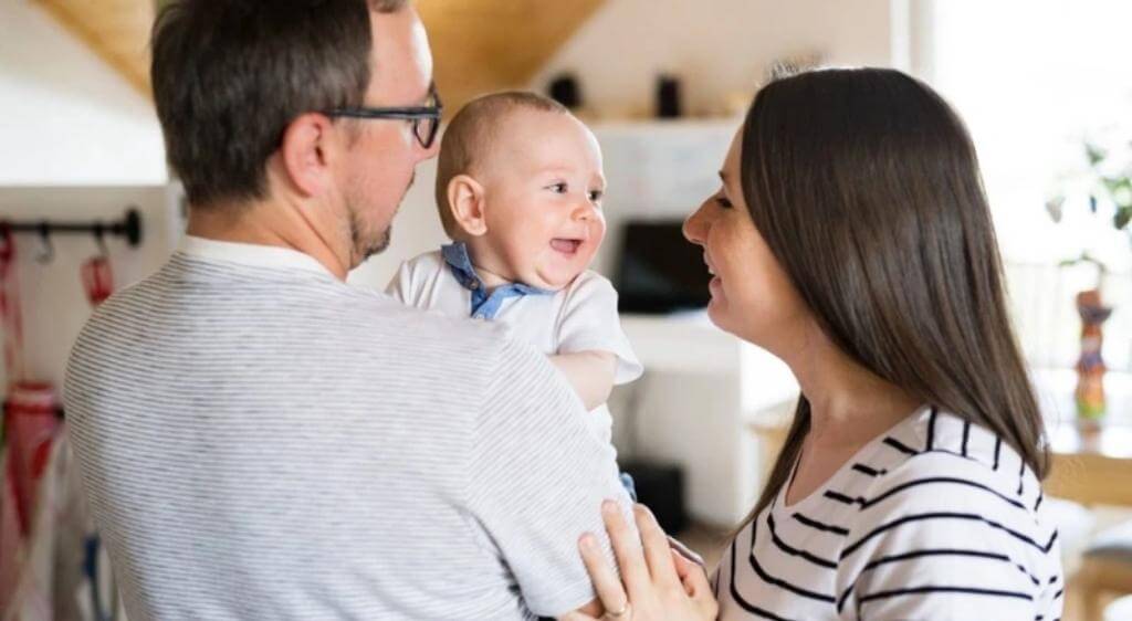 Trẻ sơ sinh có xu hướng chú ý đến khuôn mặt người ngay từ giai đoạn đầu